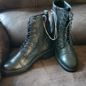 Universal thread zip up boot